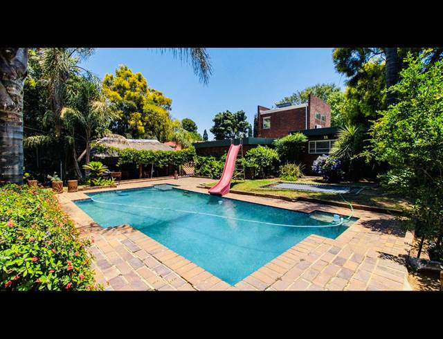5 BEDROOM FREEHOLD FOR SALE IN BRACKENHURST